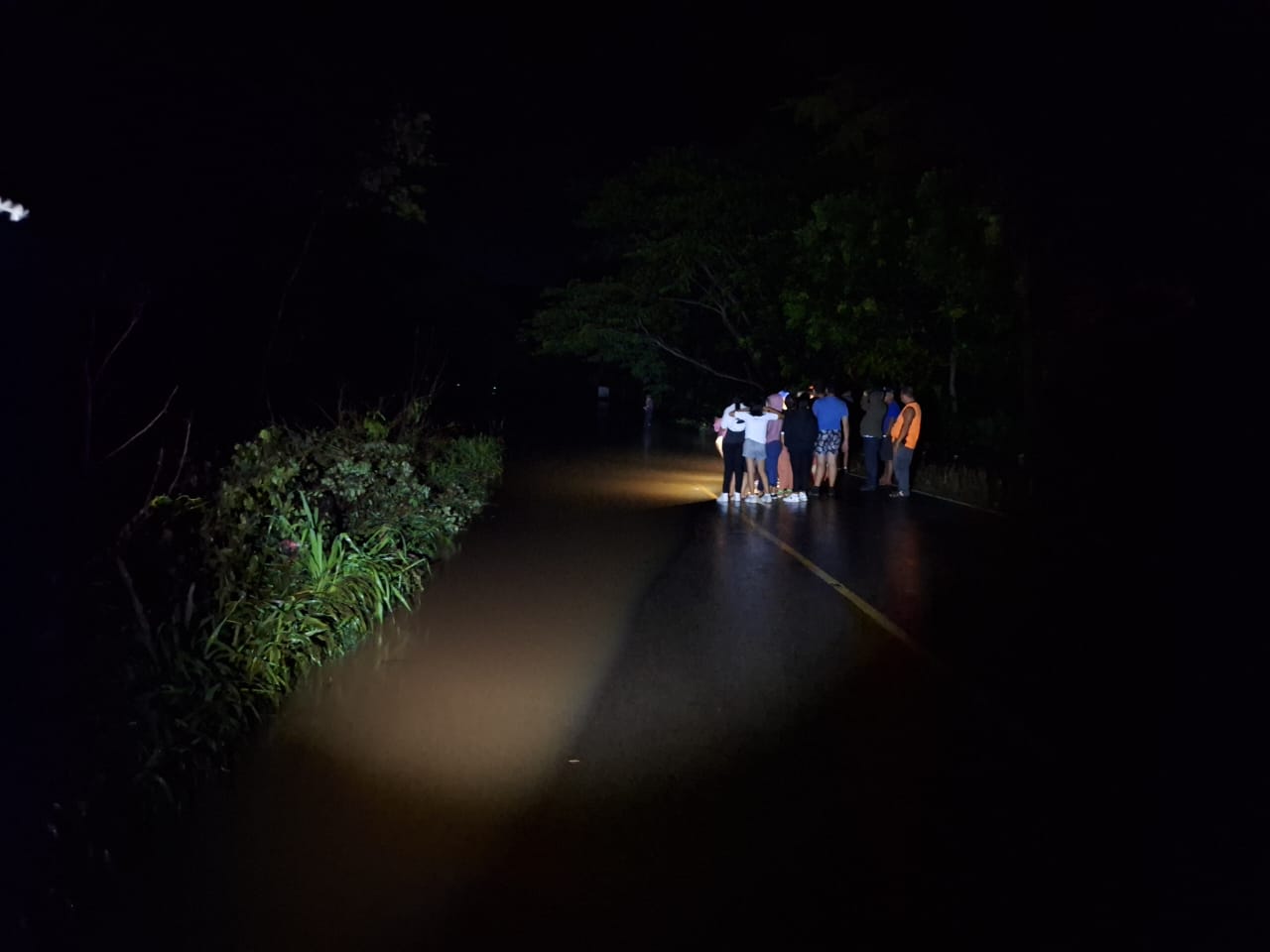 Bomberos reportan 10 familias evacuadas por inundaciones