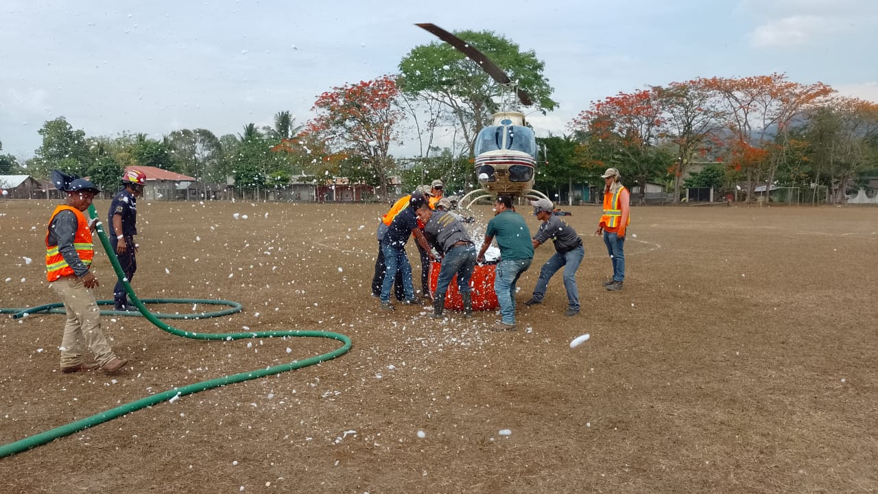 Ejército continúa trabajando en los incendios forestales de Petén