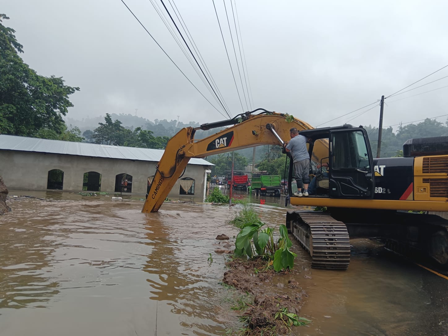 Continúan las inundaciones y derrumbes en 7 departamentos