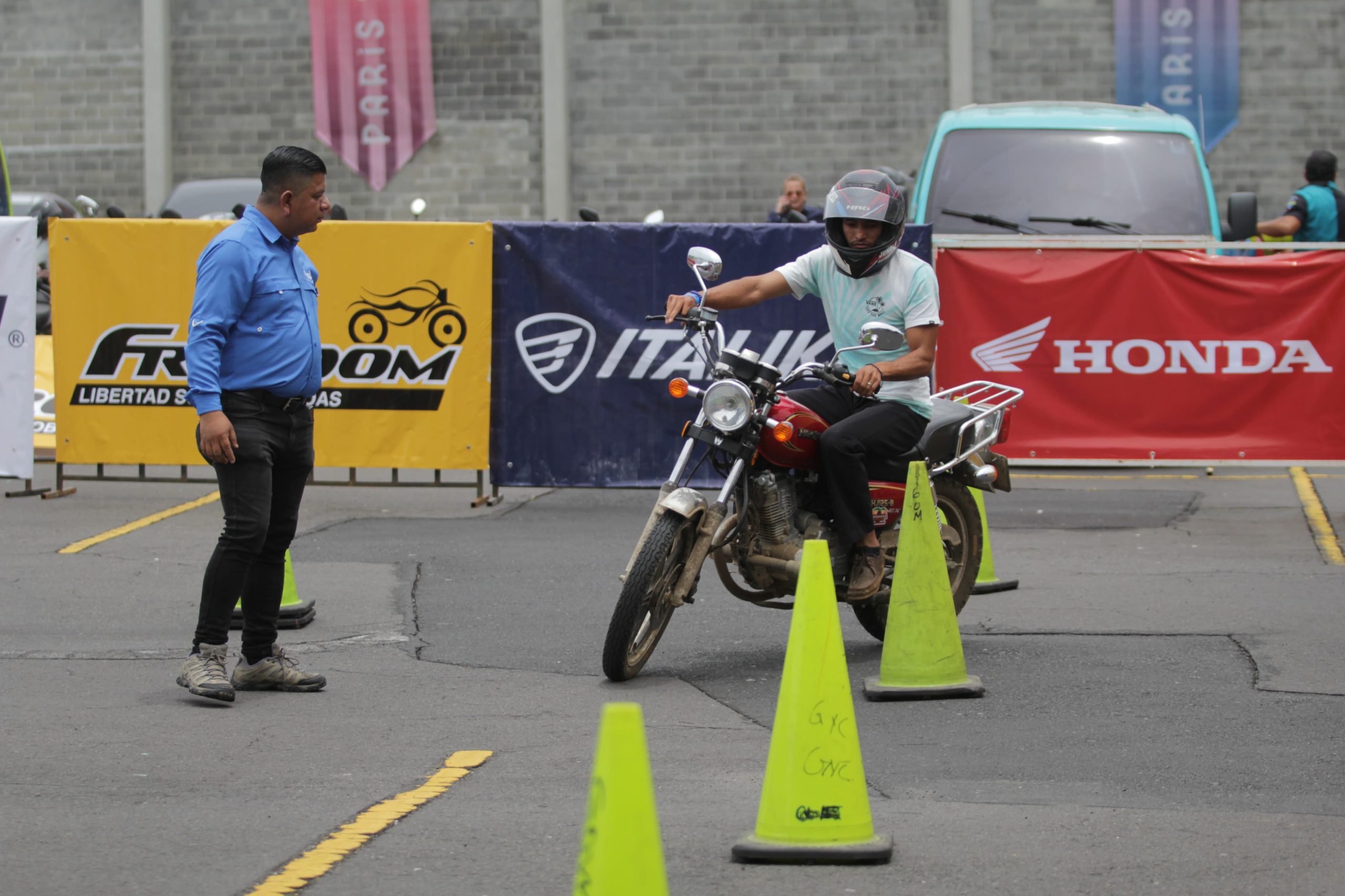 Motoristas dan respuesta masiva a jornada de educación vial