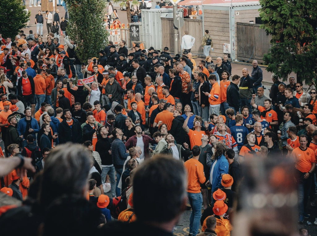 Policía neutraliza a hombre que amenazaba a aficionados en FanZone de la Eurocopa