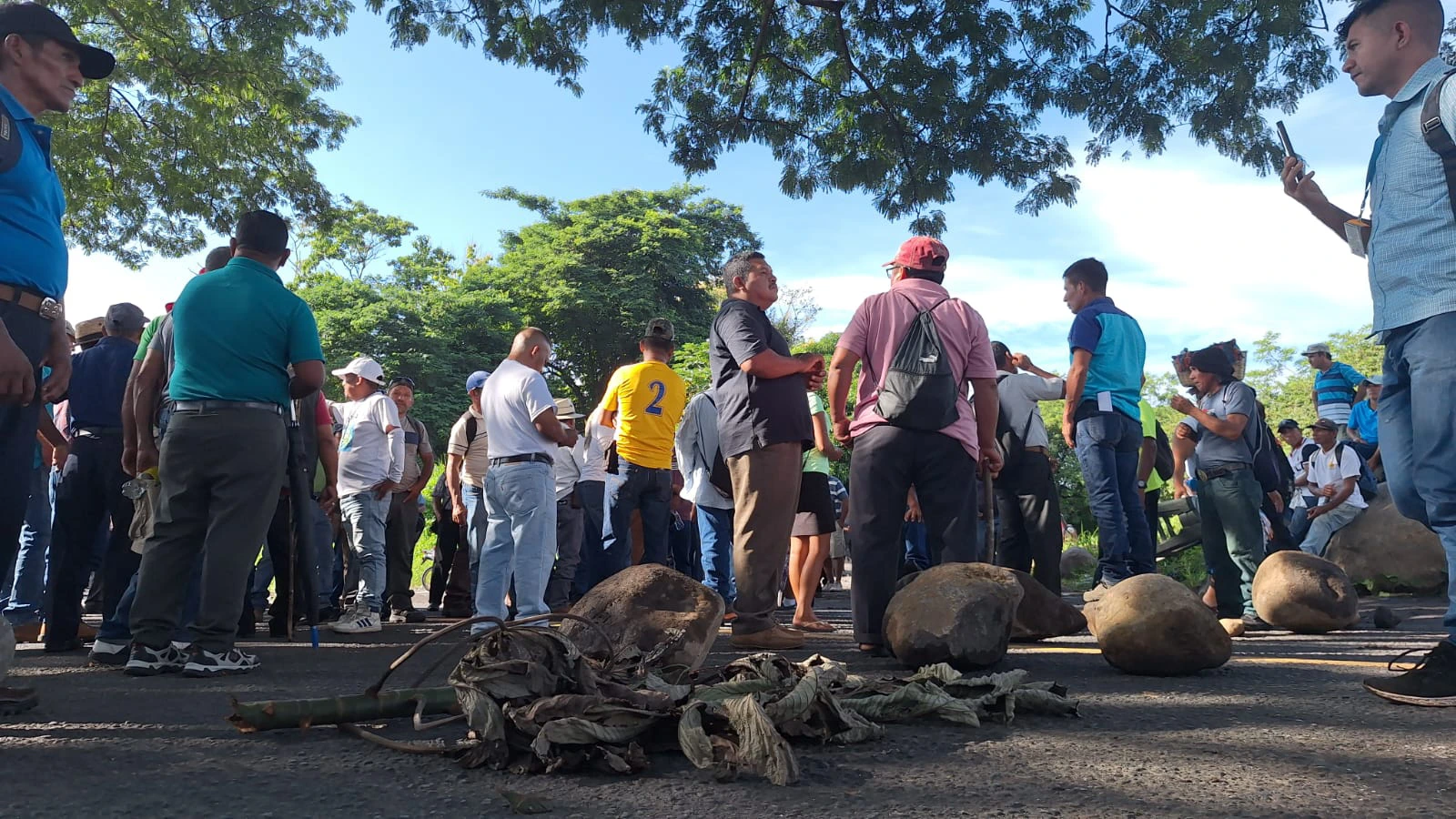 Militares retirados bloquean al menos 22 puntos en carreteras