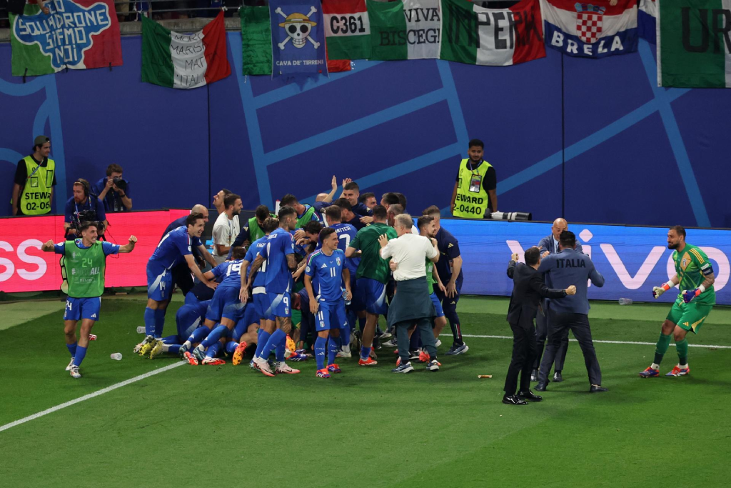 Italia clasifica a octavos de final de la Eurocopa con un gol sobre la hora