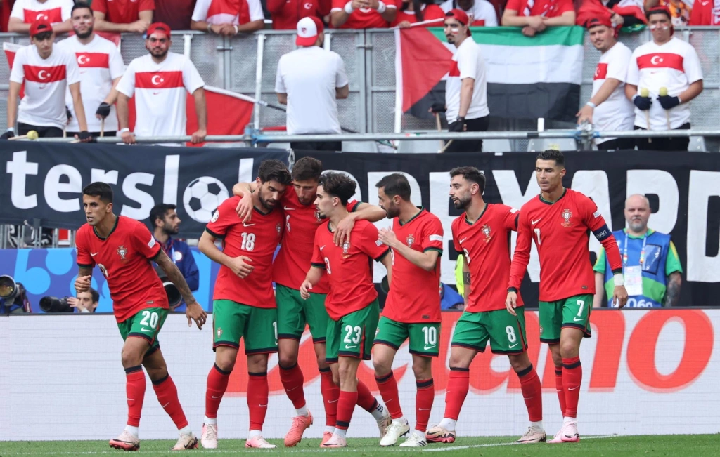 Portugal gana, gusta y golea para sellar su boleto a octavos de final de la Eurocopa