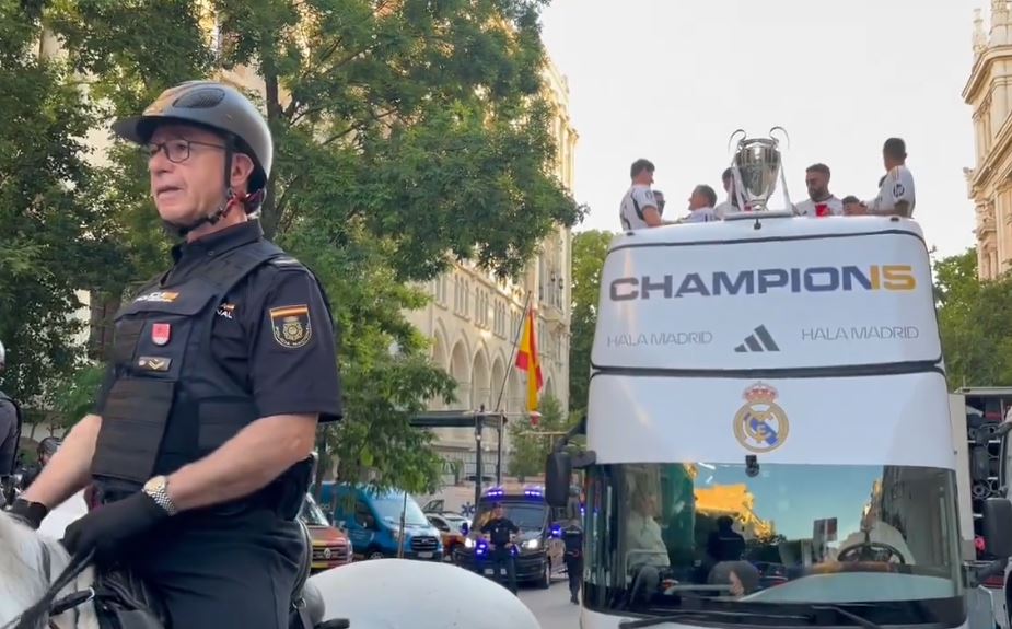 Dani Carvajal y su papá, el gran momento de los festejos del campeón