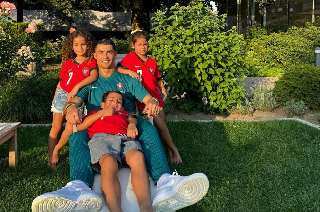 Cristiano Ronaldo con compañía familiar previo a los octavos de final de la Eurocopa 2024