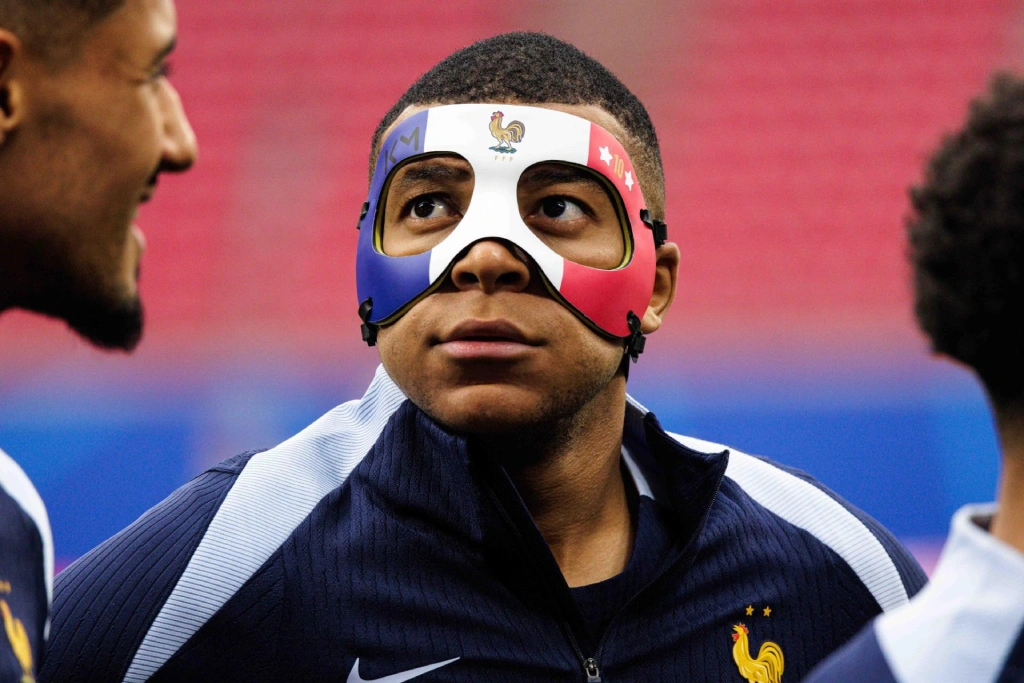 ¿Por qué Mbappé no podrá usar su máscara tricolor en la Eurocopa?