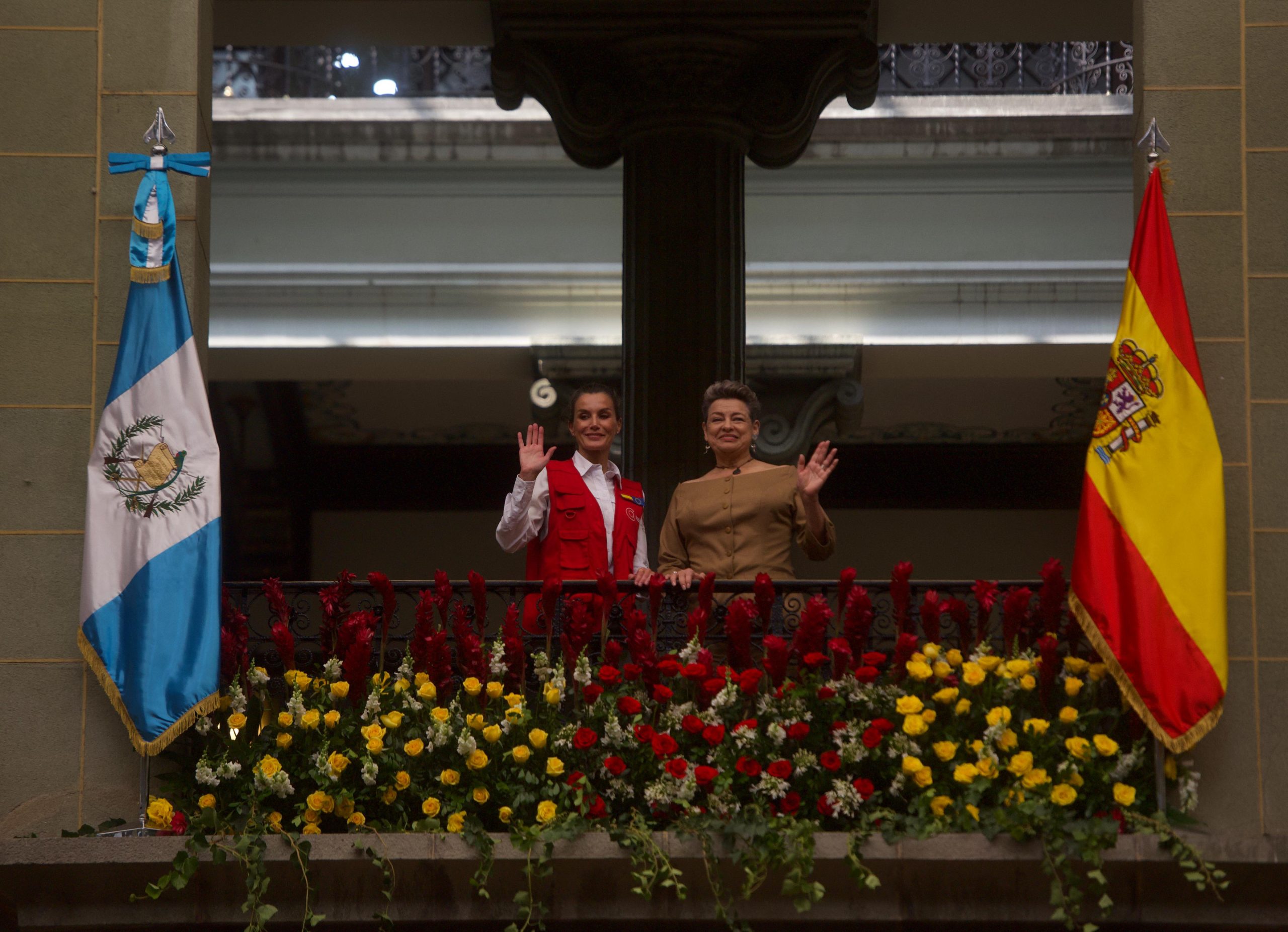 Primera dama de Guatemala da la bienvenida a la reina Letizia en su viaje de cooperación