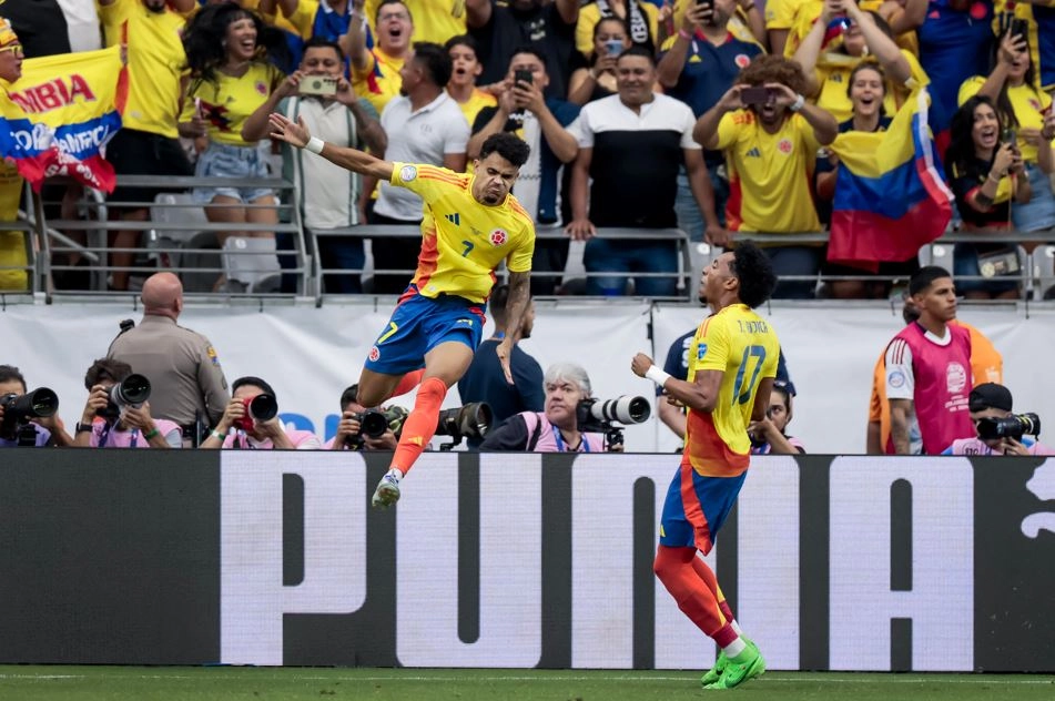 Colombia confirma su gran momento y está en cuartos de final