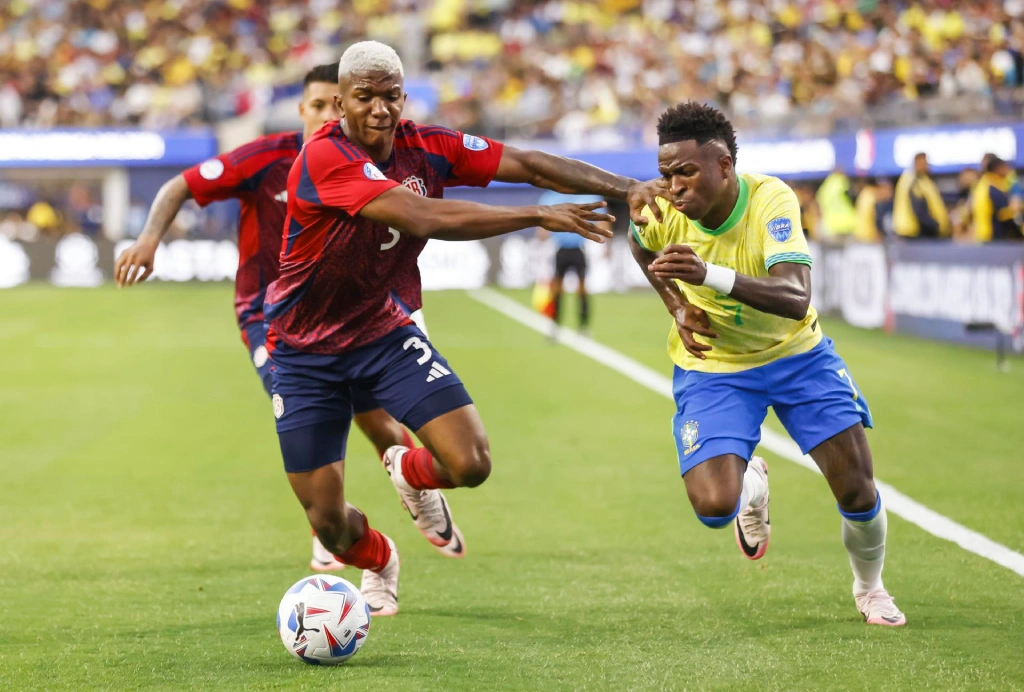 Vinícius critica el campo de los estadios de Copa América