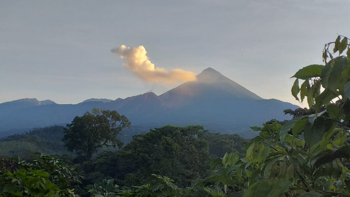 Insivumeh advierte caída de ceniza por acción del volcán de Fuego