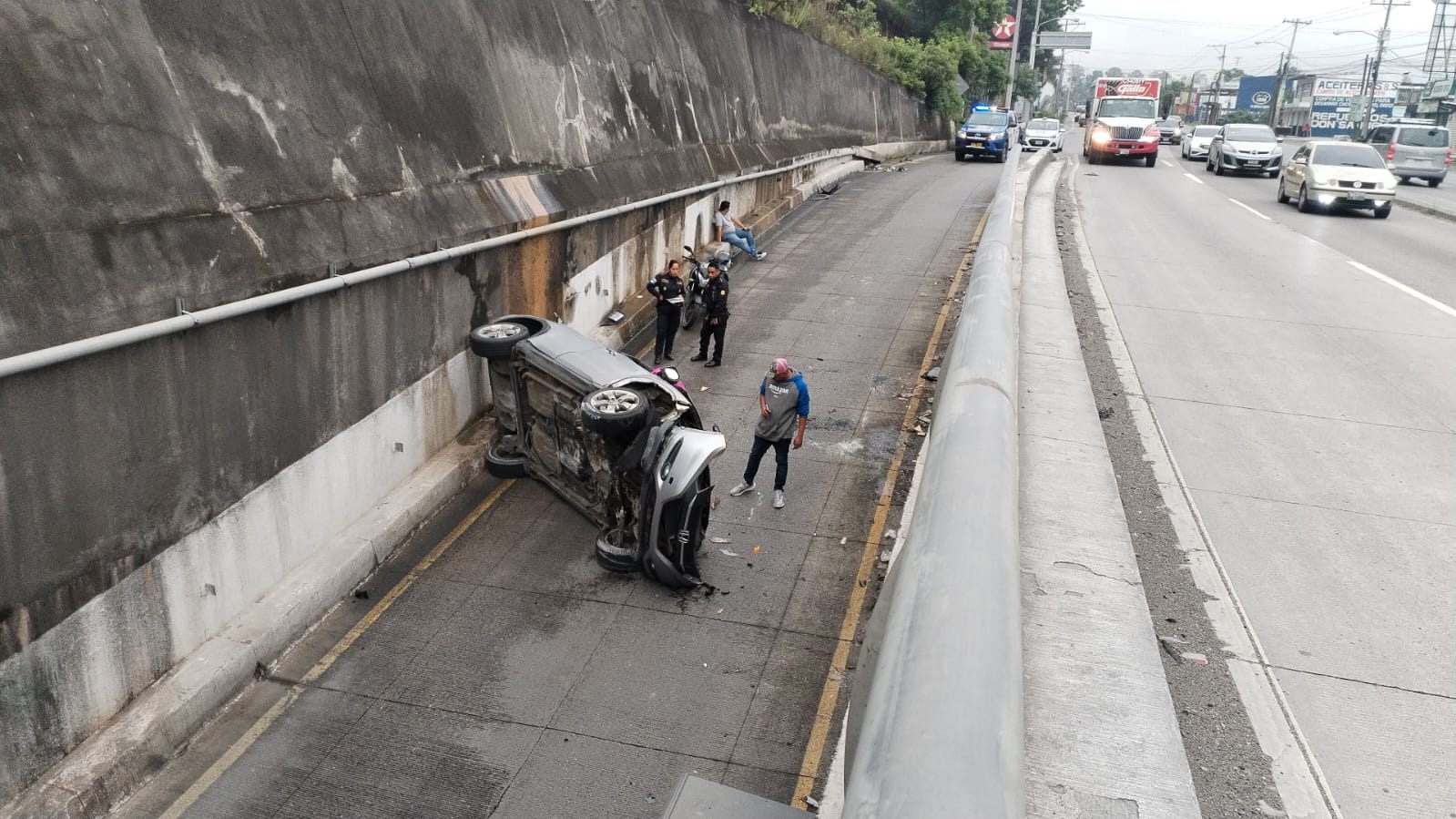 Automovilista herido tras caída de vehículo en ruta al Atlántico