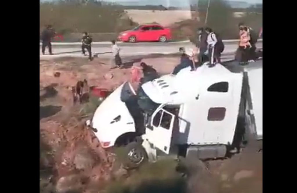 Ocho migrantes guatemaltecos heridos tras accidente en Sonora, México