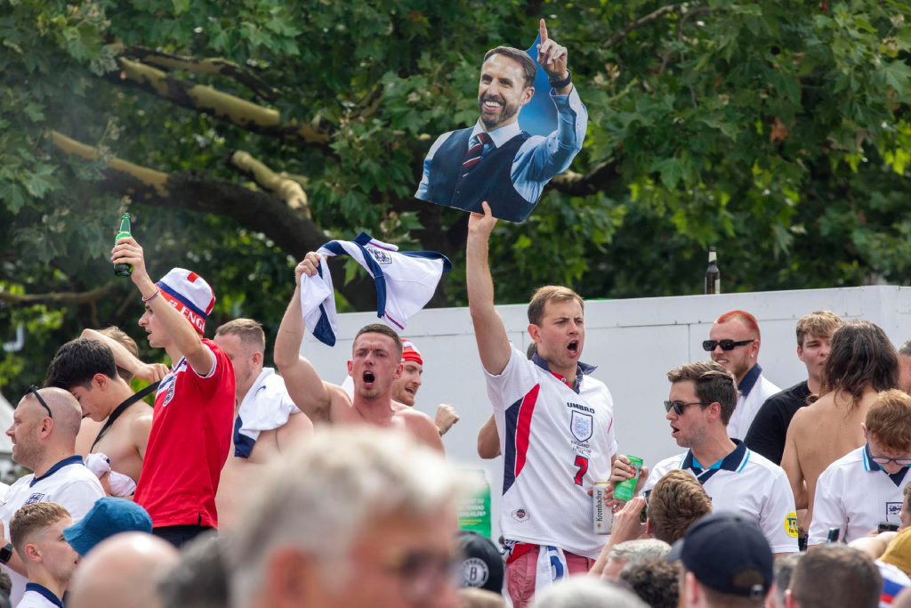 Inglaterra gana en afición a España en la ciudad de Berlín