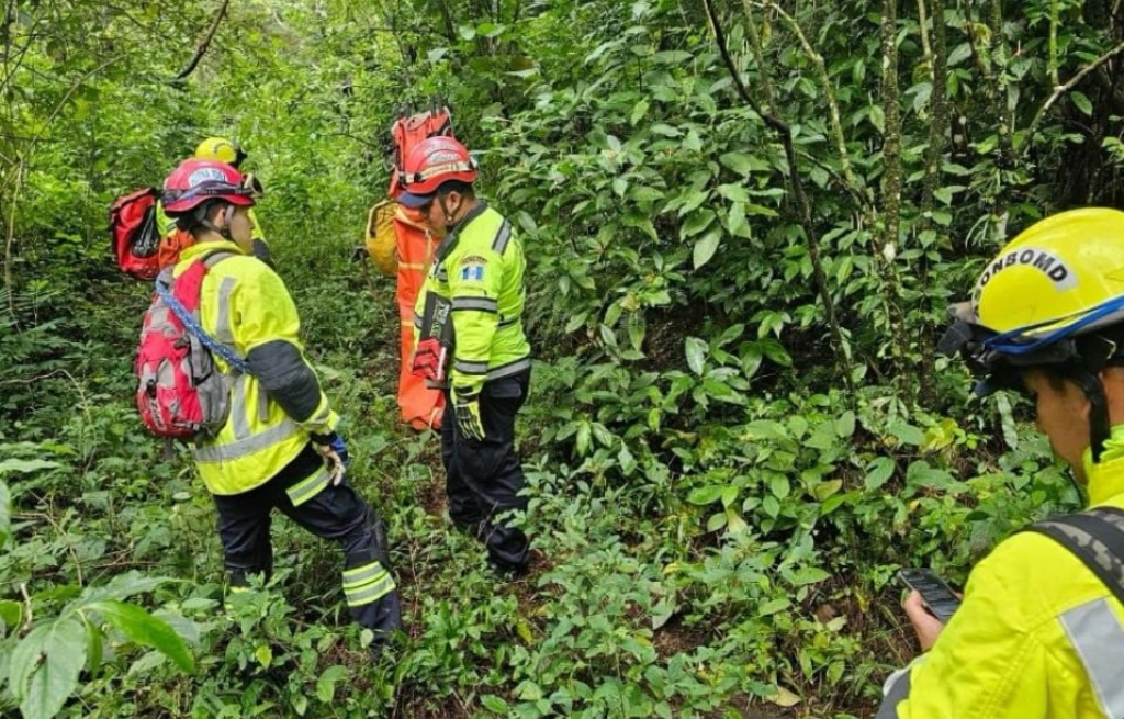 Retoman búsqueda de avioneta en faldas del volcán de Agua