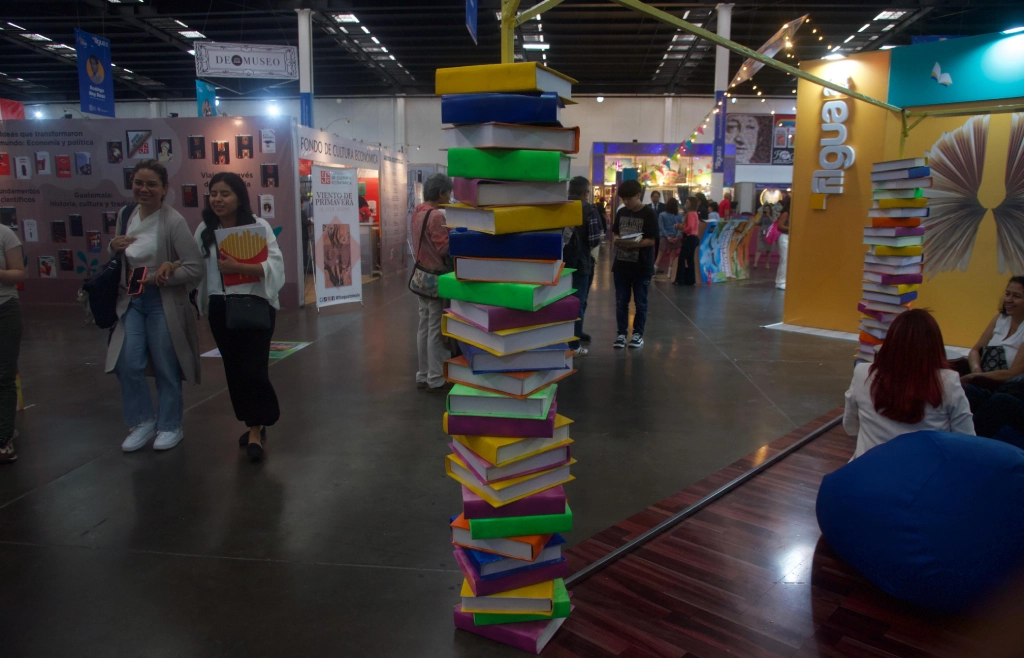 La feria del libro de Guatemala rinde homenaje al español Pérez de Antón