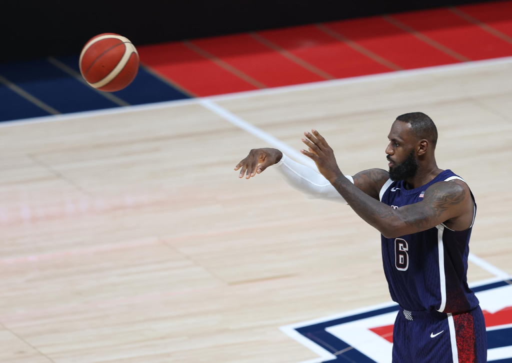 LeBron James será el abanderado de Estados Unidos en París 2024