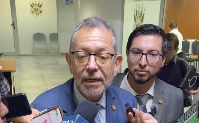 Ministro de Comunicaciones expone dificultades para atender la red vial