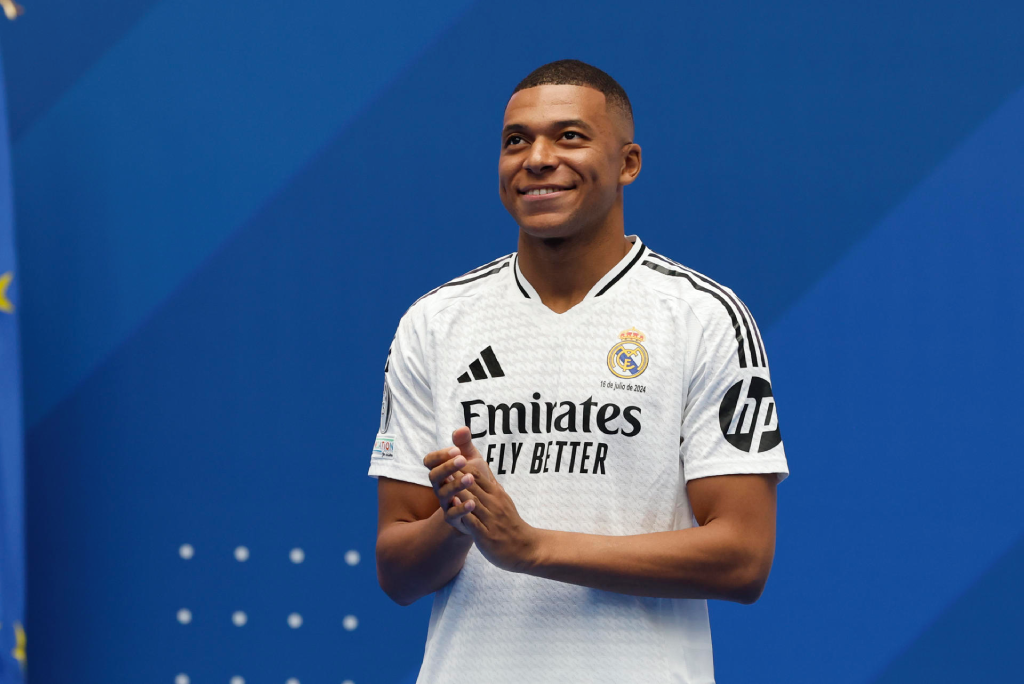 Mbappé reconoce que quiso homenajear a Cristiano en su presentación