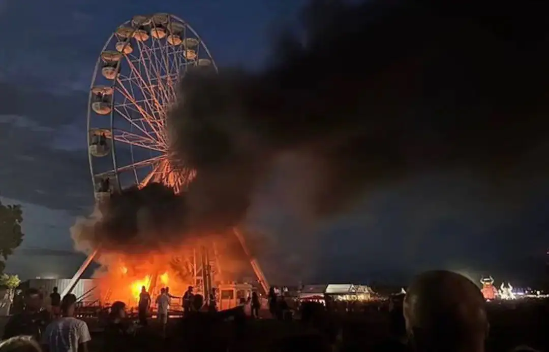 VIDEO. Se incendia una rueda de la fortuna durante festival en Alemania