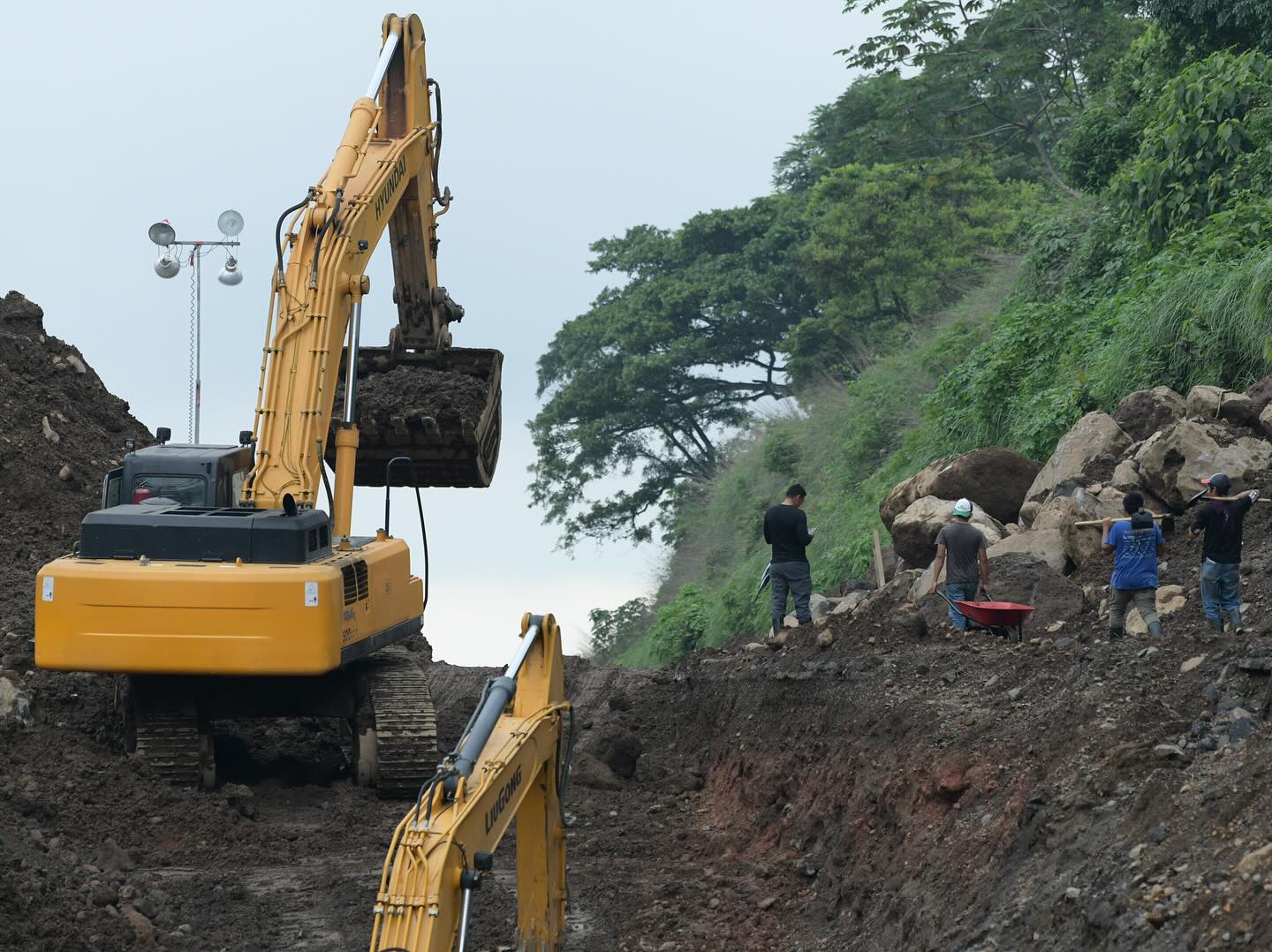 Transportistas advierten de posible paro por daños en la red vial