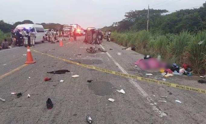 Migrantes guatemaltecos resultan heridos en accidente en México