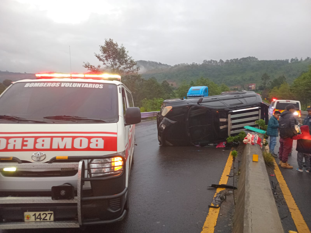 Cuatro heridos tras accidente en libramiento de Chimaltenango