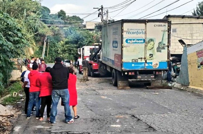 Accidentes complican tránsito en Villa Nueva y ruta a El Salvador