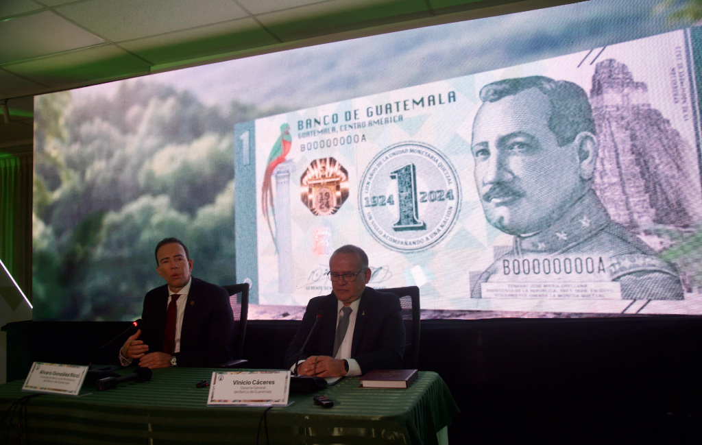 ¡Qué chilero! Banguat presenta billete conmemorativo de un quetzal