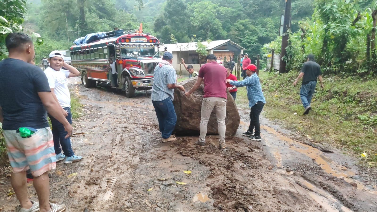 Vigilan evolución de fenómeno tropical en formación