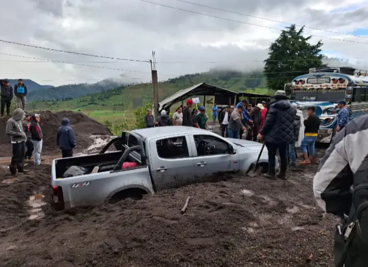 Lluvia deja daños en algunas áreas del país