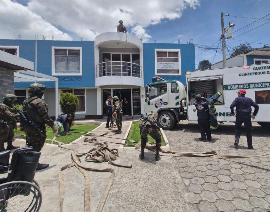 Incendio consume bodegas en la zona 9 de Quetzaltenango