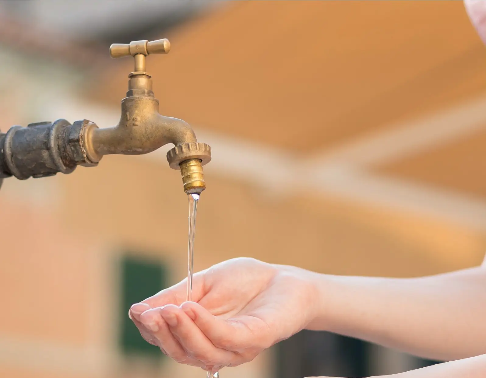 Servicio de agua se mantiene irregular en el sur de la Ciudad